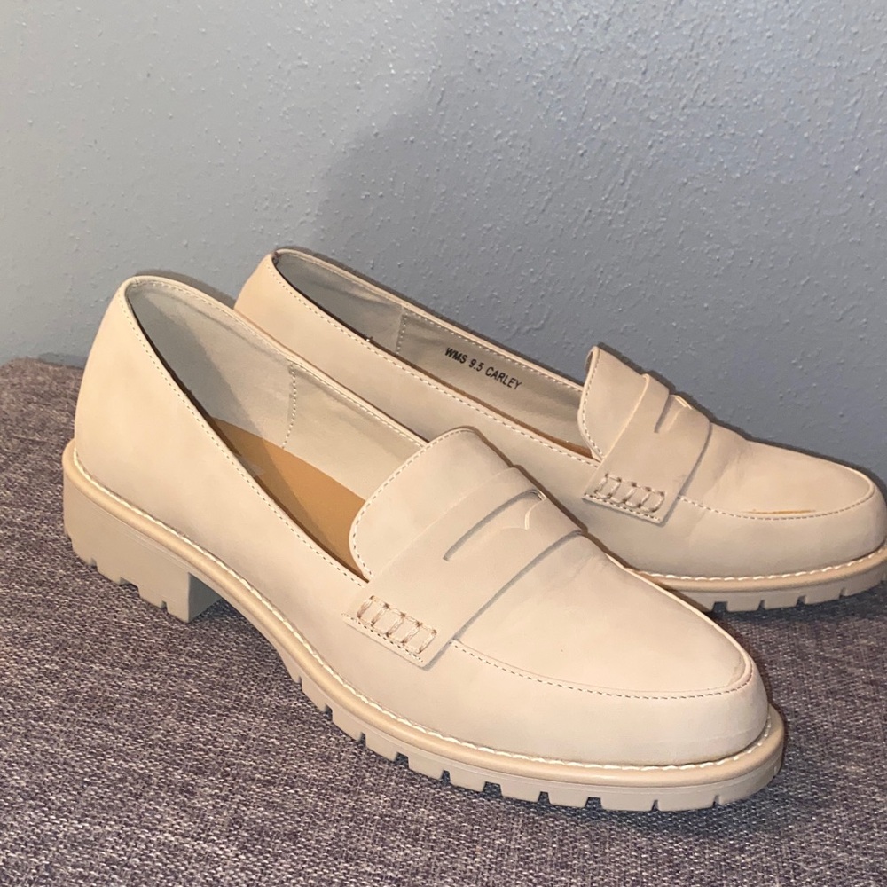 DV by Dolce Vita Cream Flats